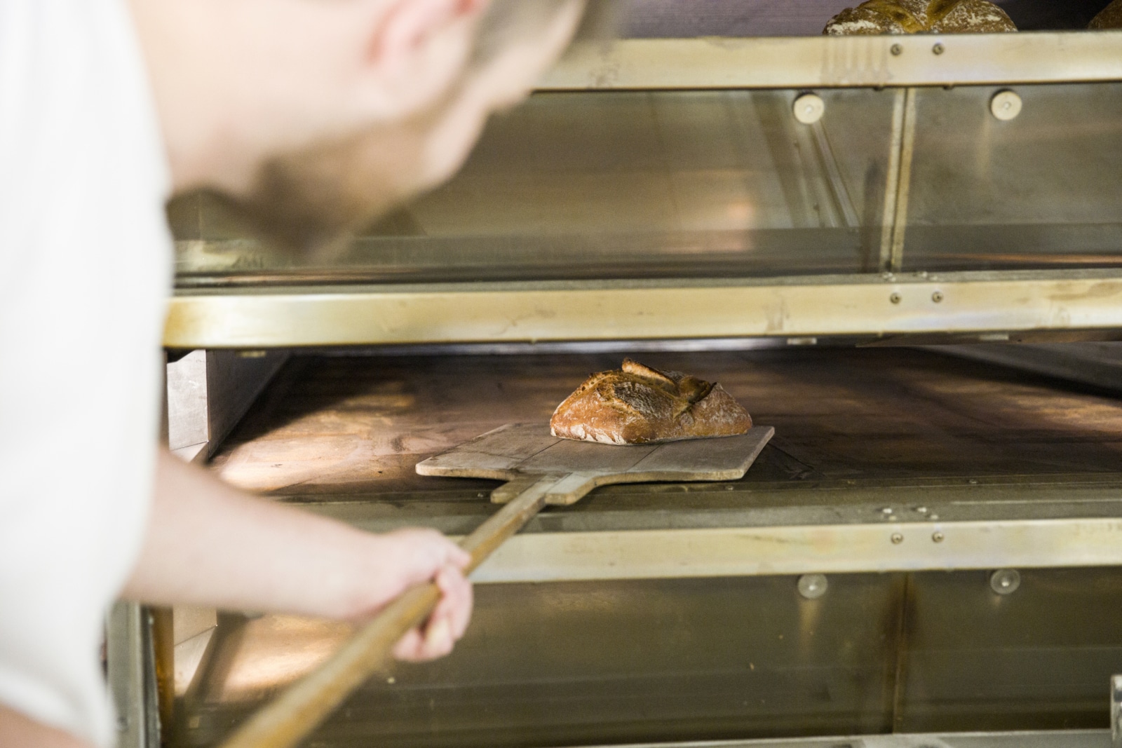 l'isle-en-dodon.
bread baked in the oven