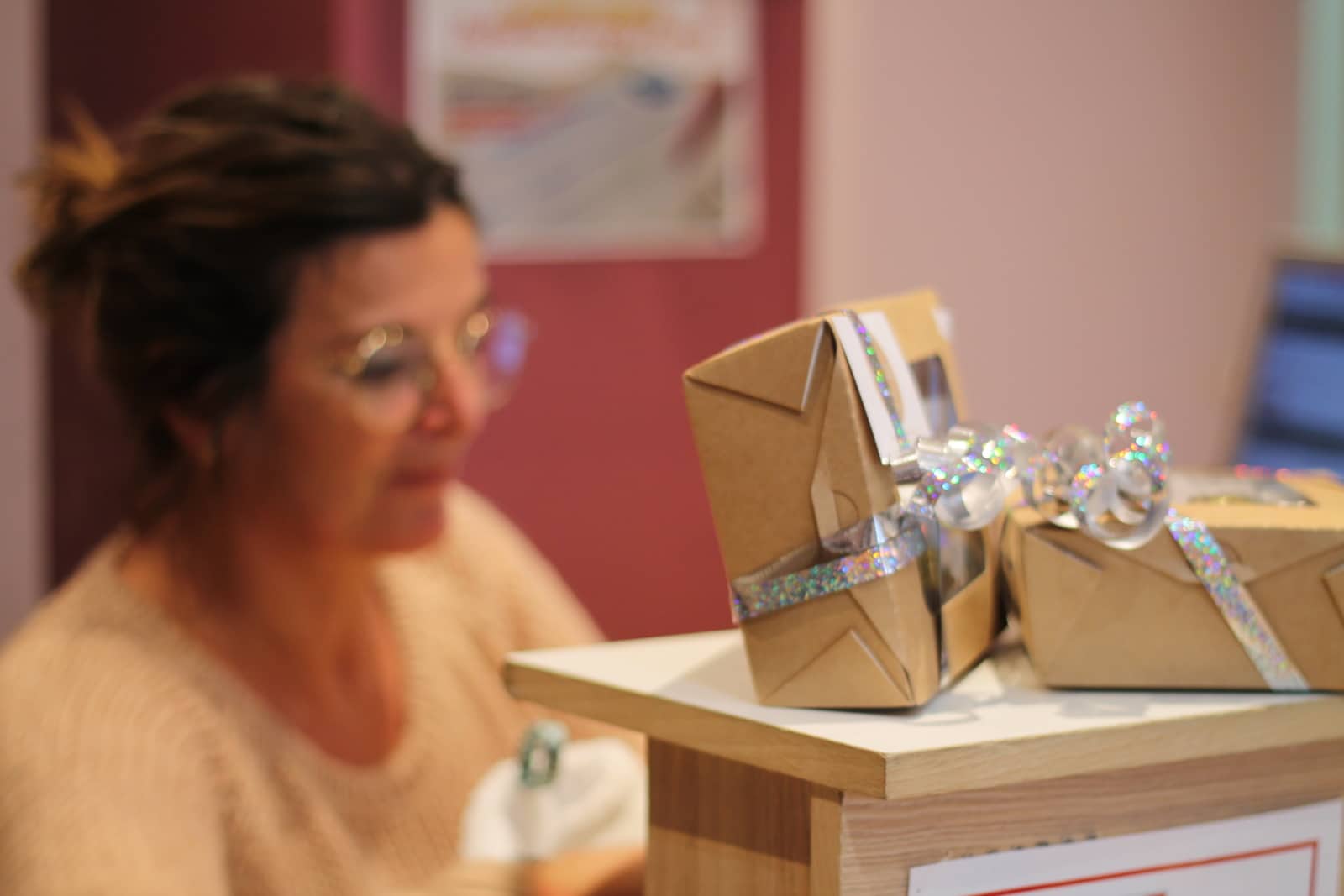 100% local stores Tourist office stores