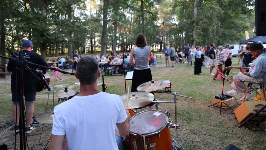 Living and Settling in Comminges-Pyrénées-
: Events, Festivities, and Entertainment
