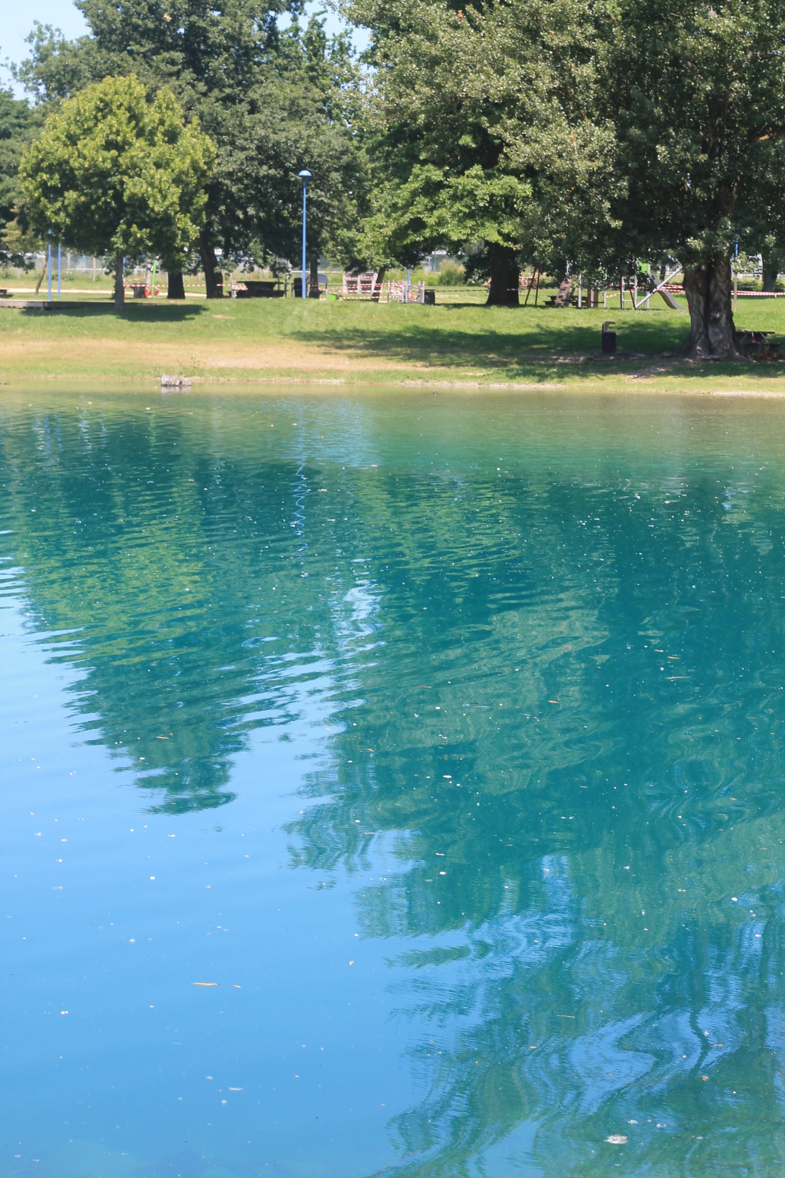 pausa gastronómica lago de Montréjeau pícnic
