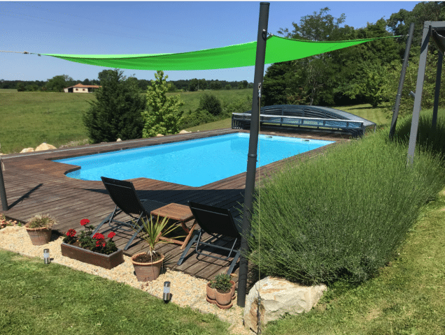 Les hébergements - gite avec la piscine -cassagnabere-tournas--auraignac--les-volets-verts--campagne-