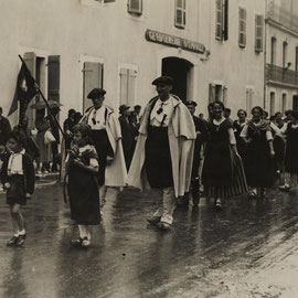 Folkolor, desfile de un grupo regional de los años 50 Montréjeau