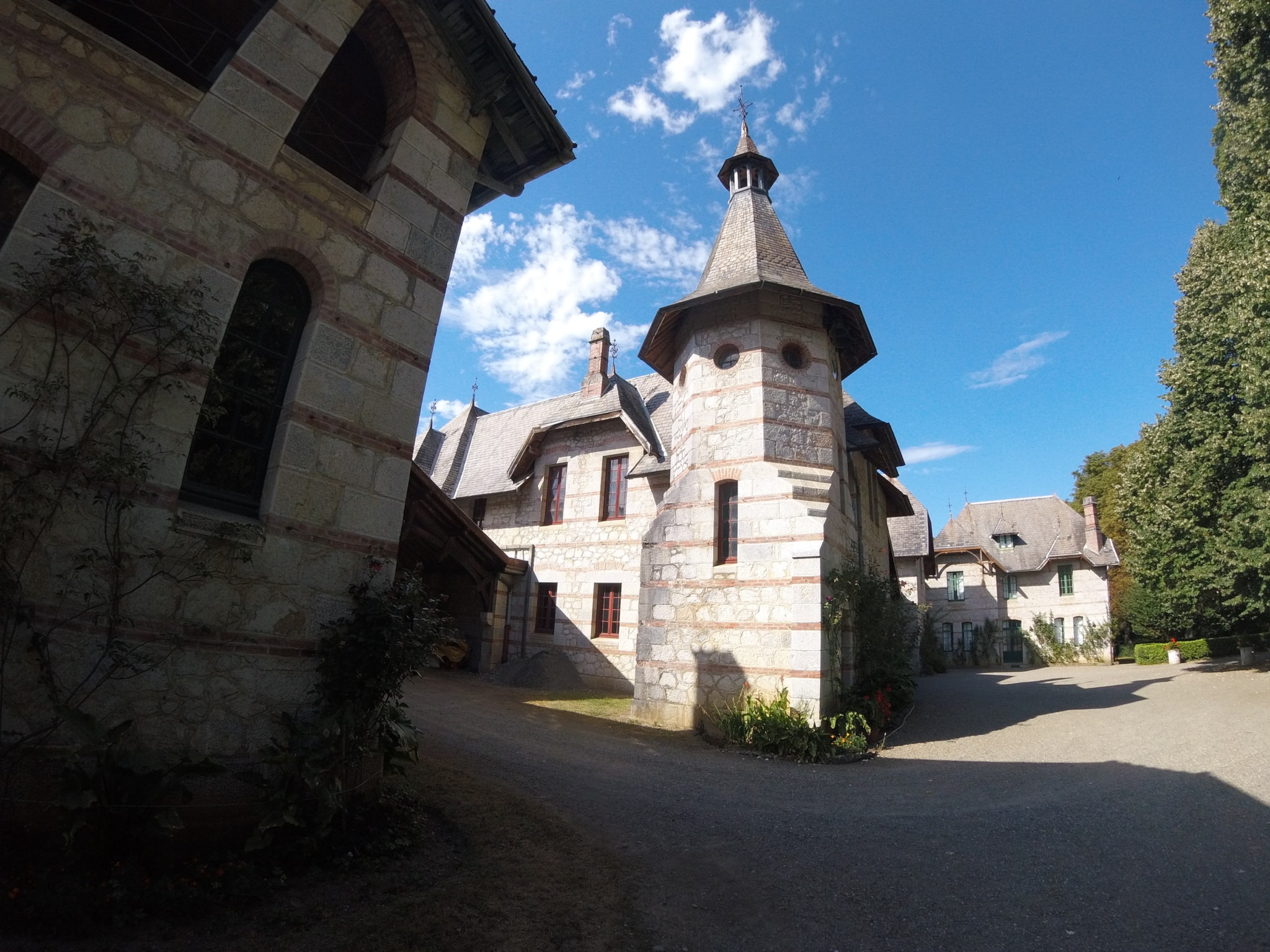 Ecuries du château de Valmirande